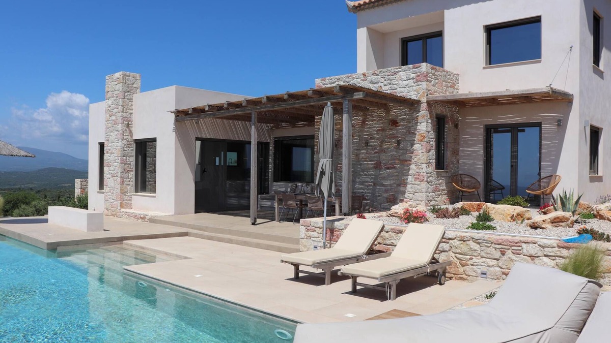 Pylos-Nestoras House | Luxury villa with pool above the picturesque Finikounda Bay, Peloponnese
