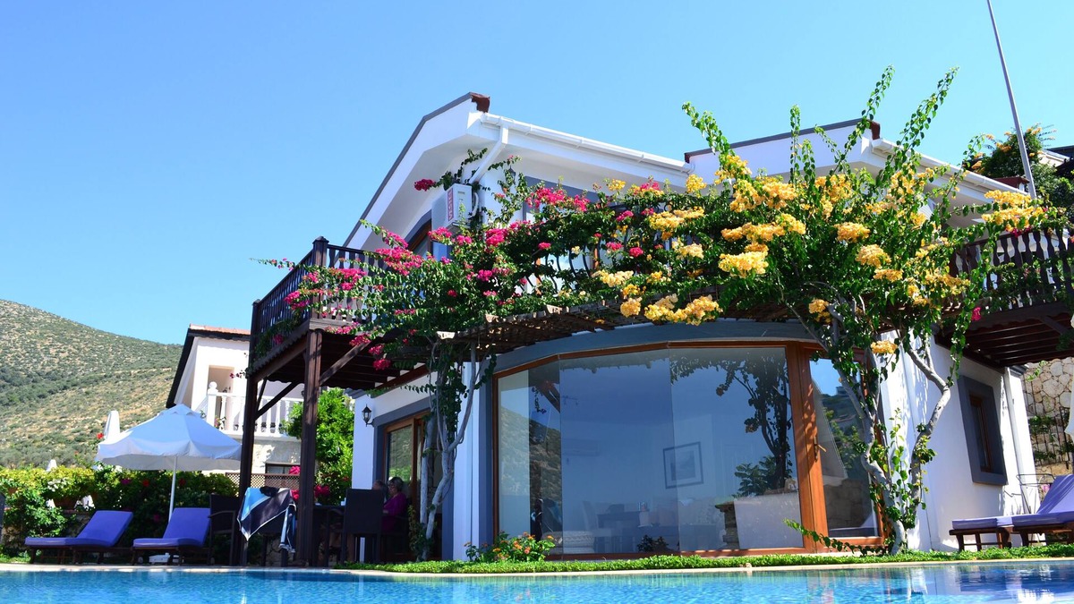 Kalkan Villa | Luxury villa with private infinity pool and jacuzzi within 80metres of the sea