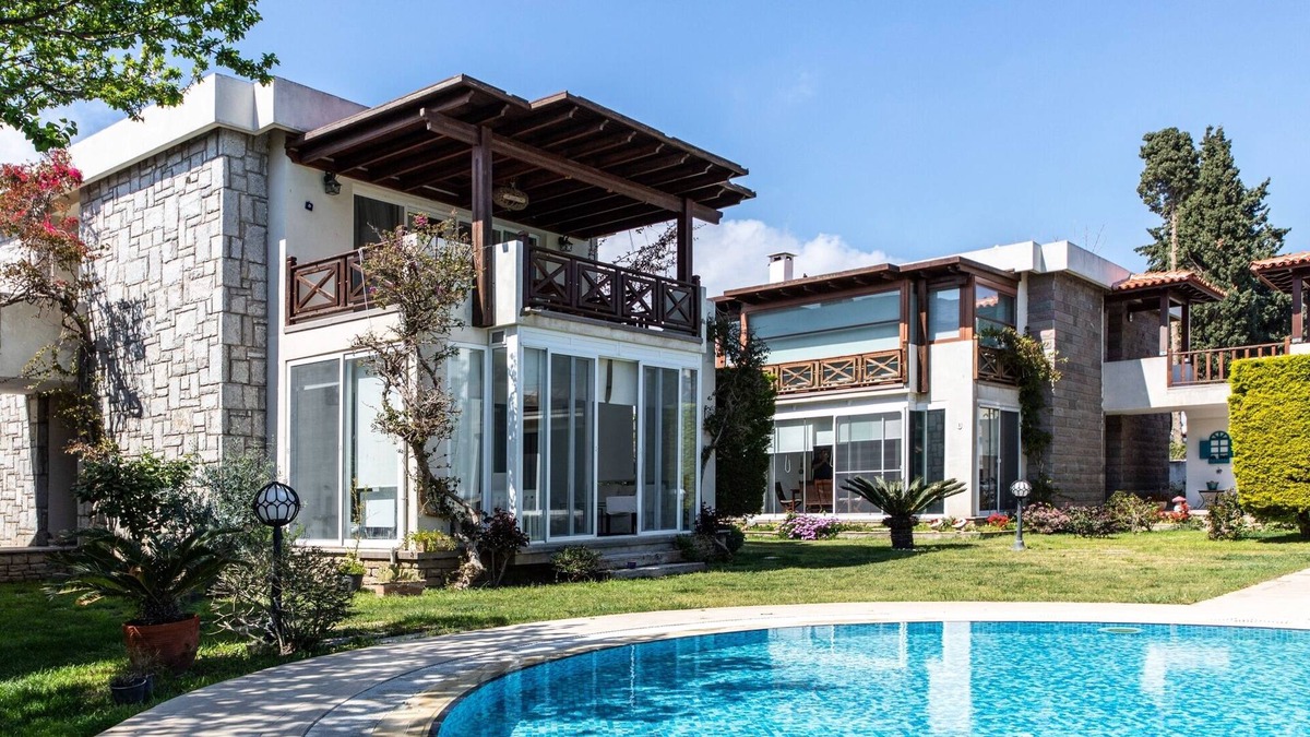 Yalı Apartment | Luxury Villa With Shared Pool in Bodrum Ortakent