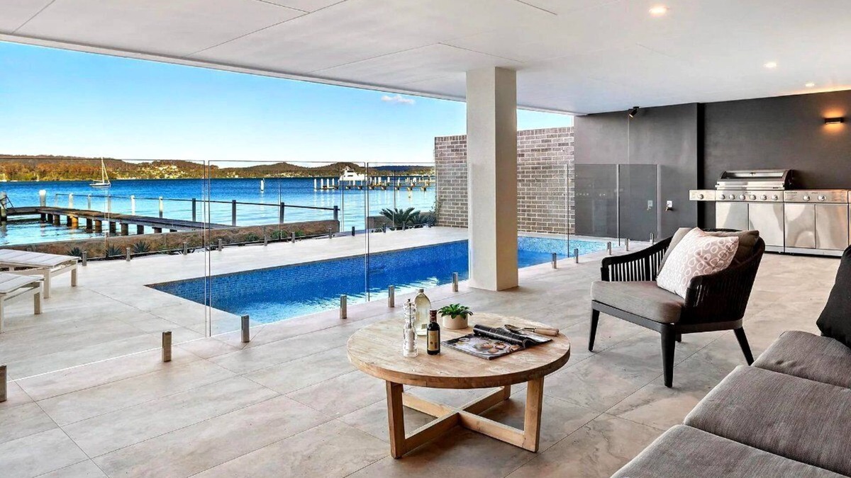 Point Clare House | Luxury Villas Clare De Lune Waterfront (with pool)
