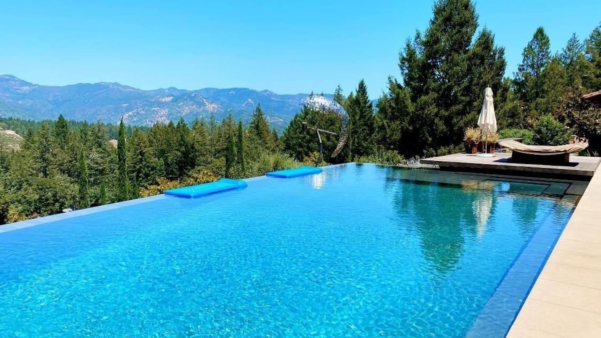Calistoga House | Luxury Vineyard Guest House with Amazing Views, Pool, Pickle Ball & Tennis!