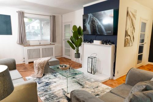 Runnymede House | Luxury Virginia Water 3BR near Thorpe Park & Heathrow