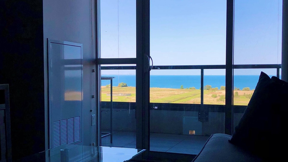 Grimsby Condo | Luxury Water-View Oasis