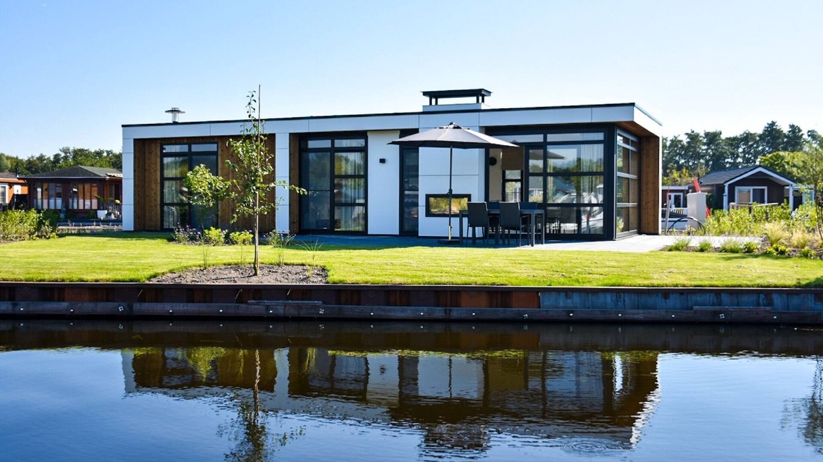Loosdrecht House | Luxury Waterfront Escape
