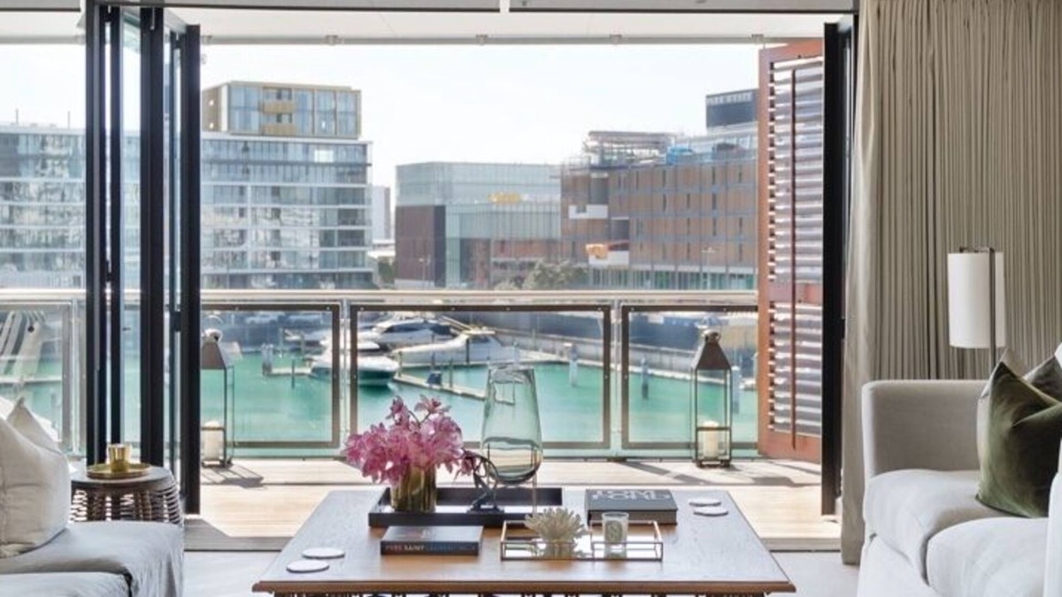 Auckland Central Business District Apartment | Luxury Waterfront Apartment available for executive or vacation rental.