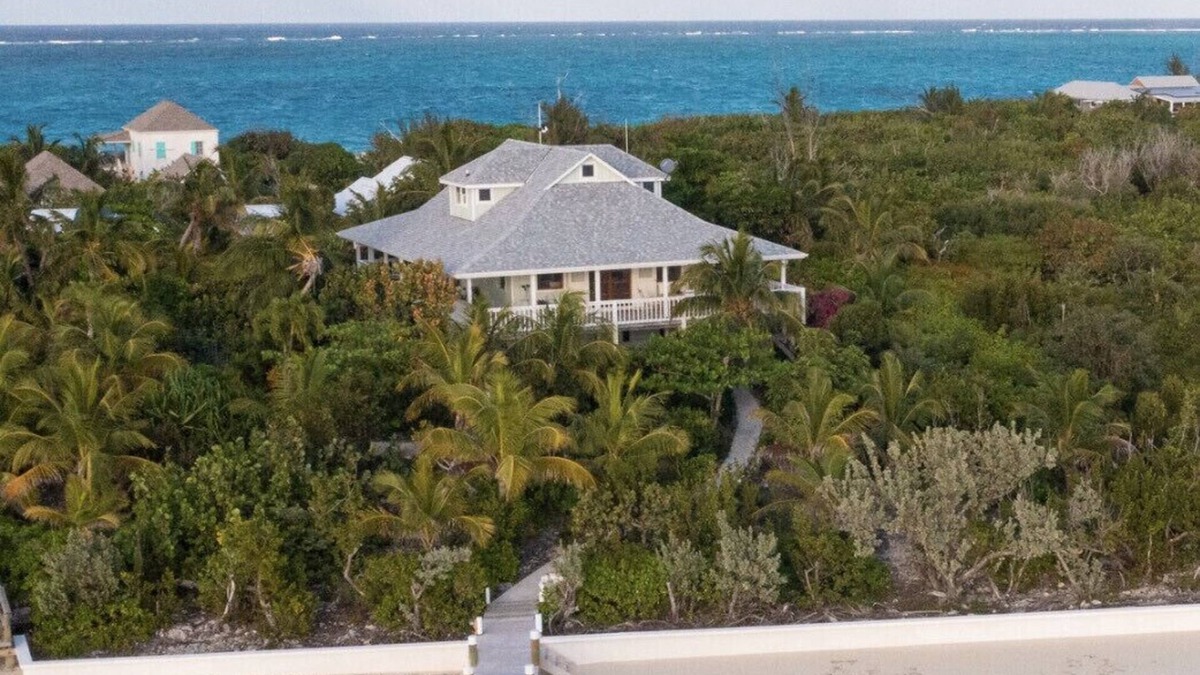 Man O War Cay House | Luxury waterfront villa overlooking the Sea of Abaco w/dock and lots of privacy