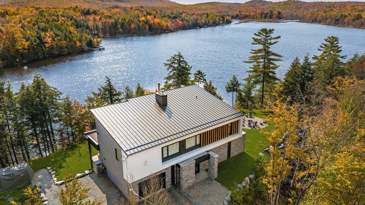 Orford Ski Chalet | LUXURY WATERFRONT CHALET