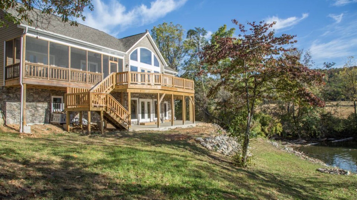 Dublin Cabin | Luxury Waterfront Home on Claytor Lake 5BS12