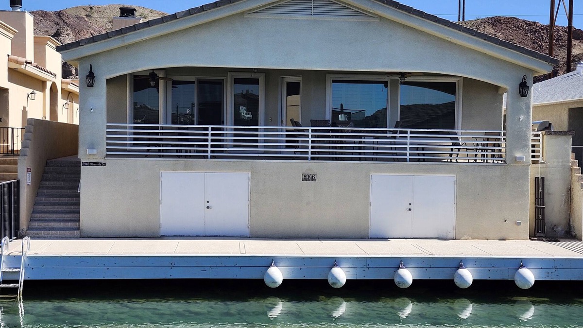 Moovalya Keys House | Luxury Waterfront House in the Moovalya Keys with Parking