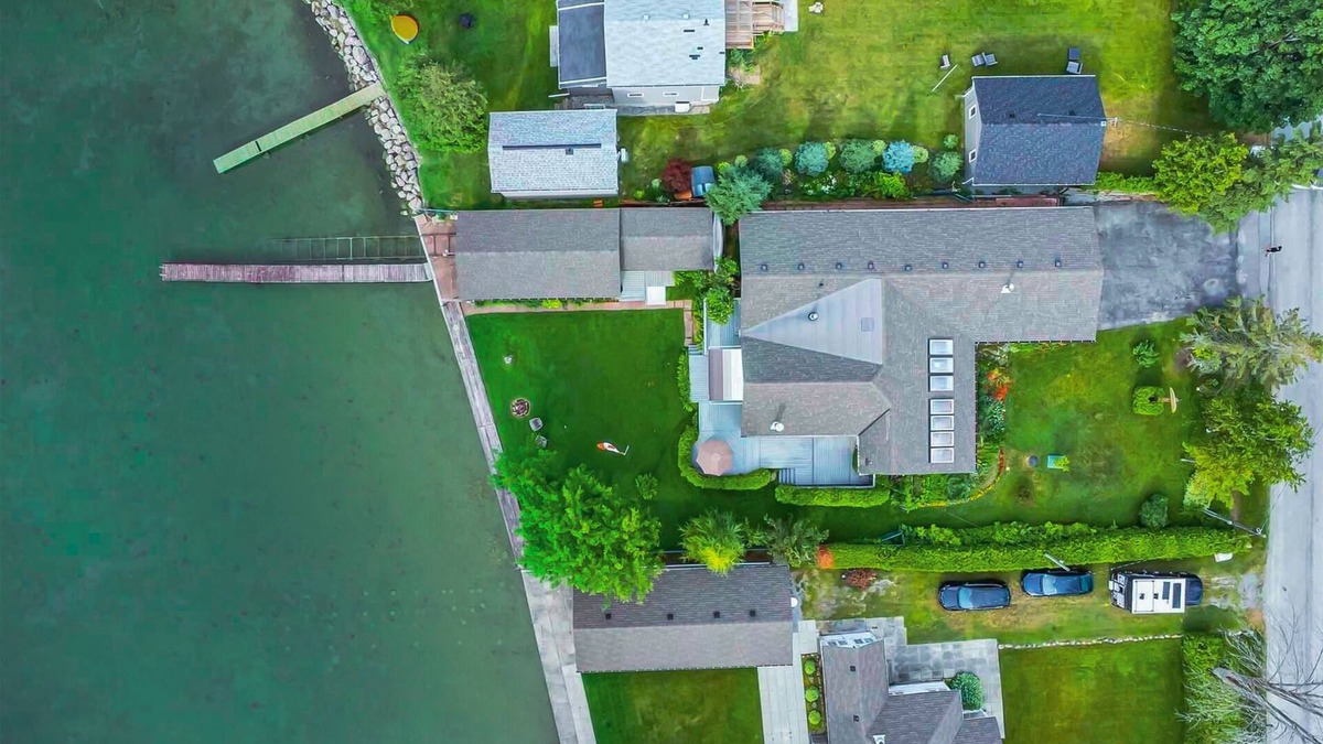 Virginia Cottage | Luxury Waterfront/Lakefront Cottage on Lake Simcoe