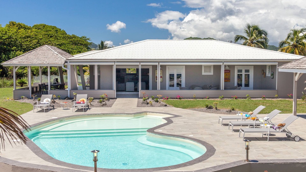 Le Vauclin Villa | LUXURY WATERFRONT VILLA BEACH AT THE END OF THE GARDEN, KITESURF SPOT
