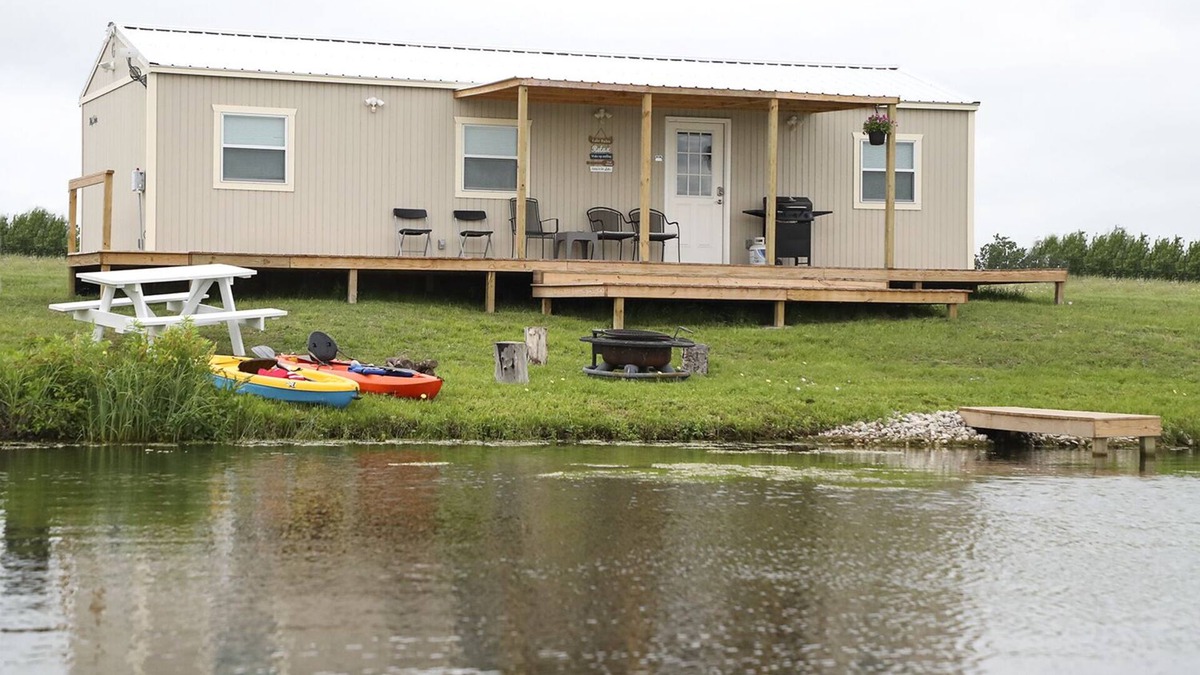 Commerce Cabin | Luxury Wolf Lodge - 2 bedroom - Lakefront.