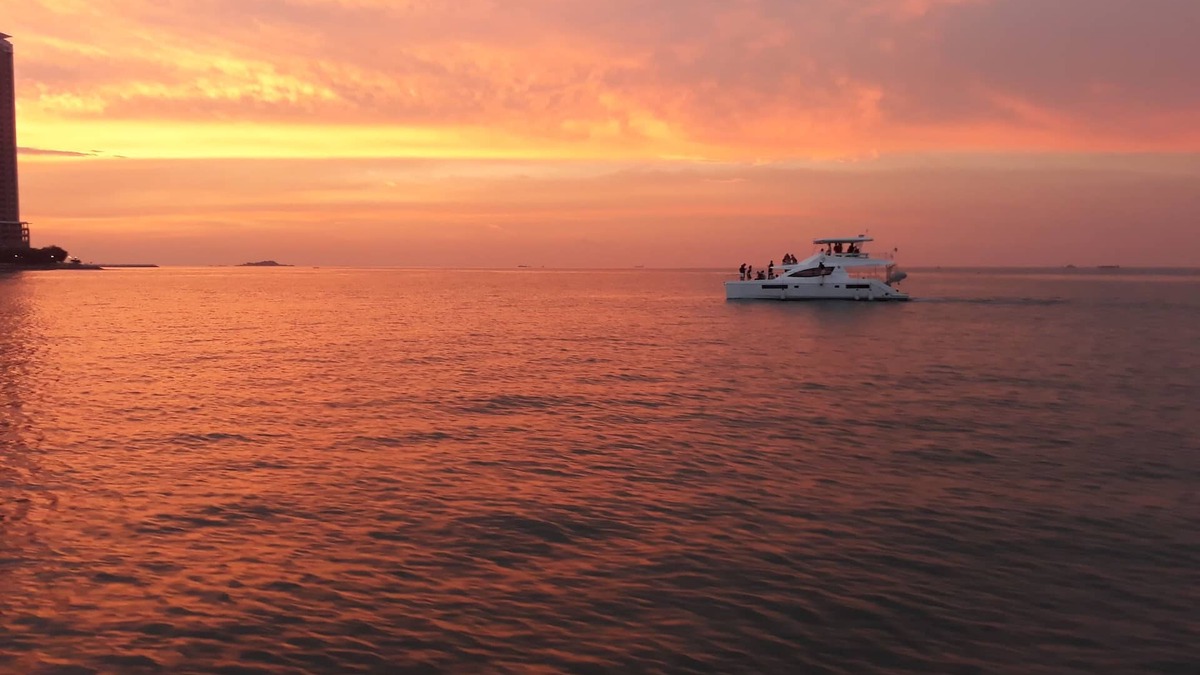 Seri Tanjung Pinang Boat Rental | Luxury yacht charter