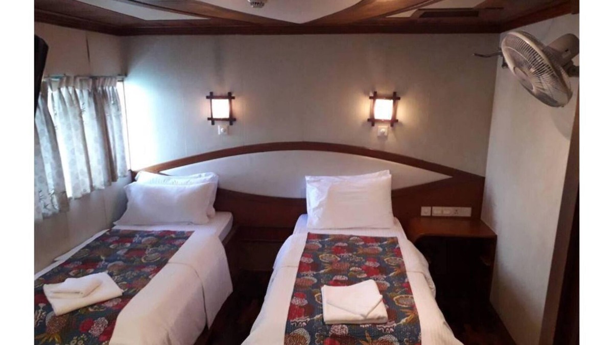 Vaavu Atoll House | Luxury yacht for diving trips