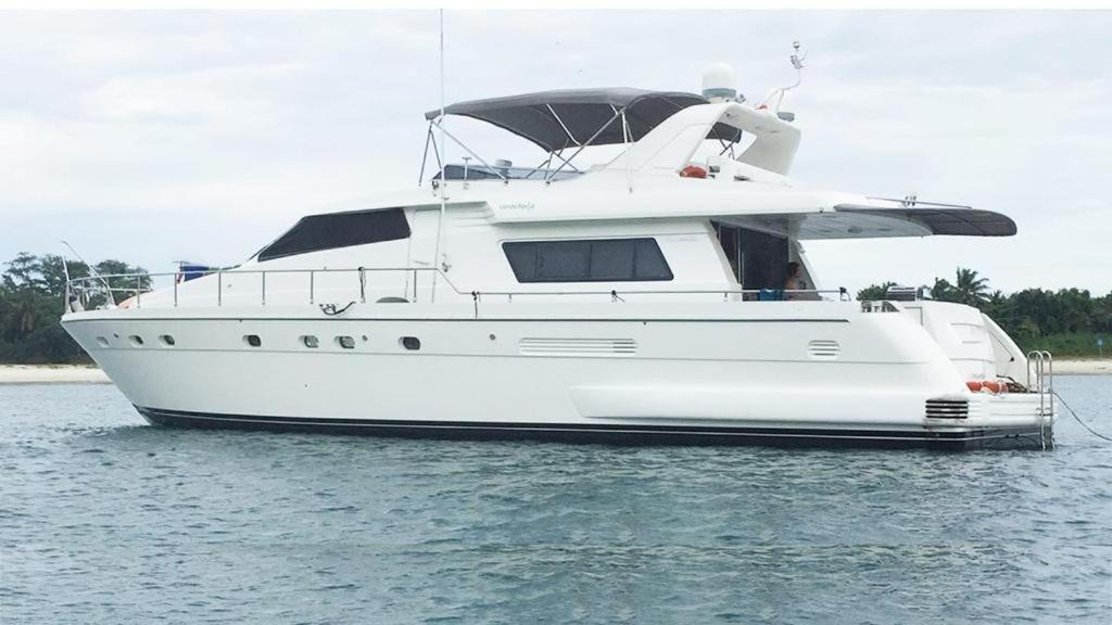 Ha Long Boat Rental | Luxury Yacht For Entertainment/Living