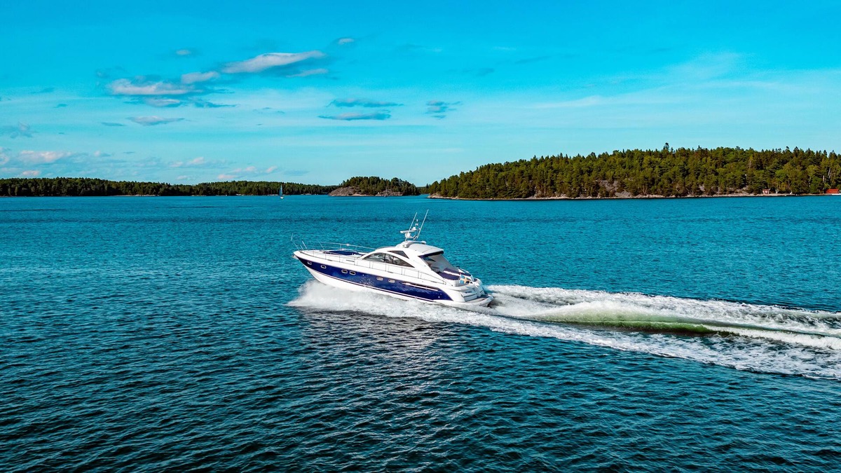 Central Stockholm Boat Rental | Luxury Yacht in Strandvägen