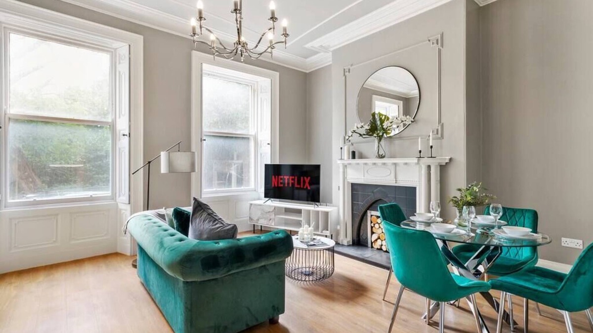 Wakefield Condo | Luxury Yorkshire Apartment 2 - Parking