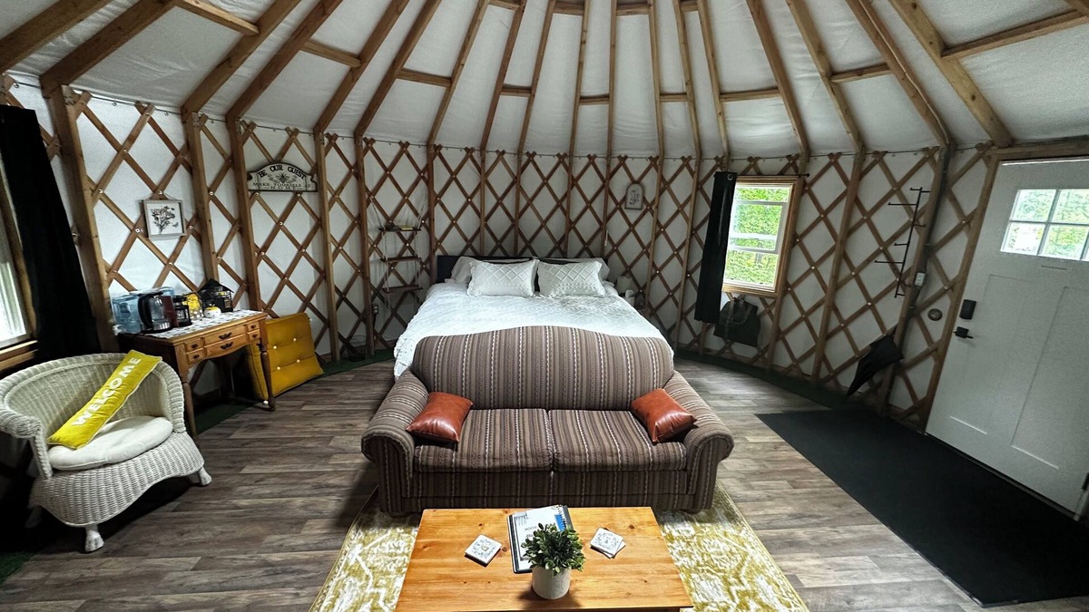 Alden Cabin | Luxury Yurt in charming Bellaire with Heat/AC