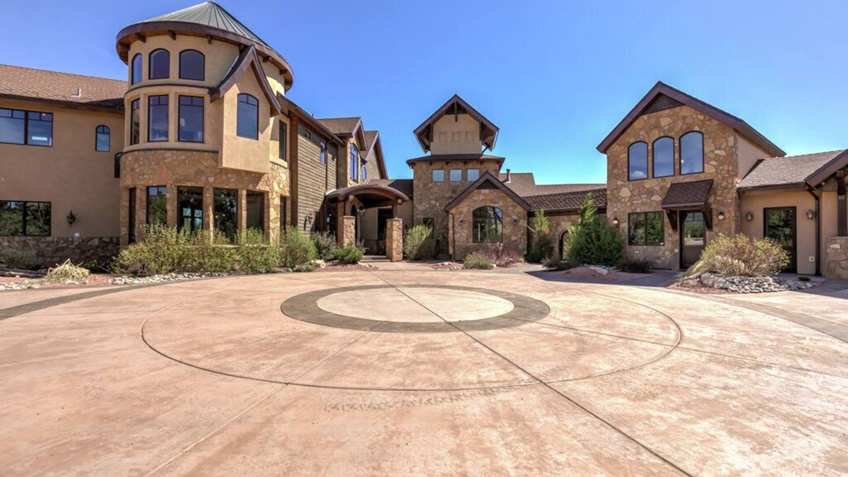 Zion National Park East Entrance Villa | Luxury Zion Villa, Views, Hot tub, Gourmet kitchen, Theater Room, Bocce.