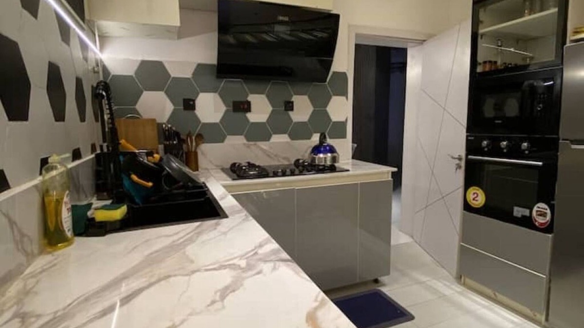 Orozo Apartment | Luxury2BD |Fast Wi-Fi | PS5 | 24/7 electricitynn