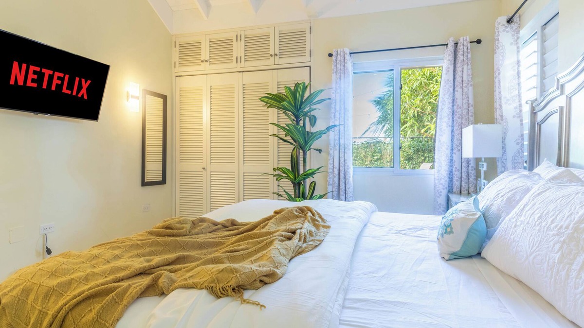 St. Ann's Bay House | "LuxuryCrest: King Bed, BBQ & Backyard Games, Near Ocho Rios"nn