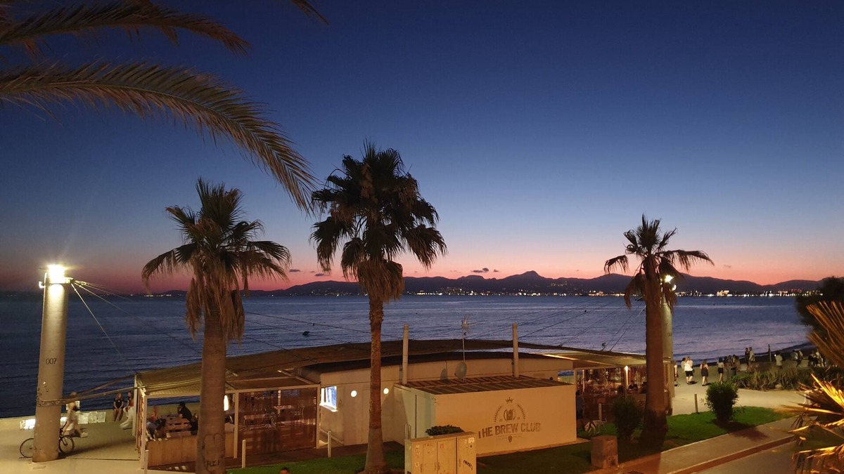 El Arenal House | Luxus Ferienhaus Direkt an der Strandpromenade