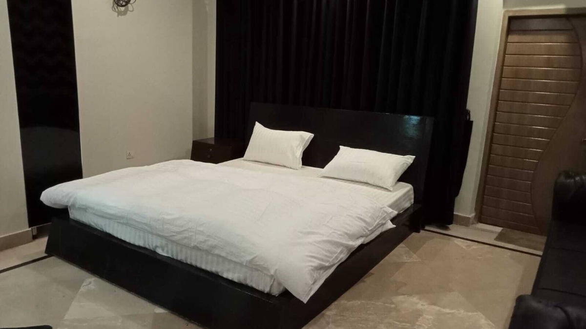 E-11 Sector House | Luxus Home Away From Home