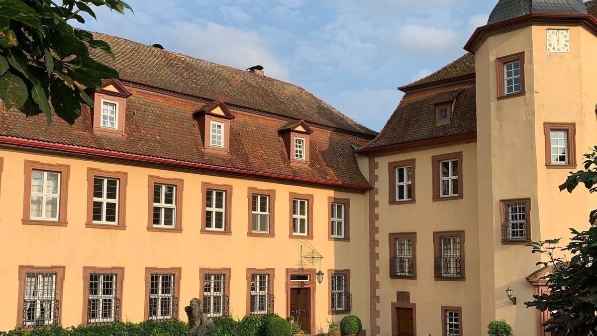 Zeitlofs Other | Luxus Mid Century Wohnung im Schloss 85m2