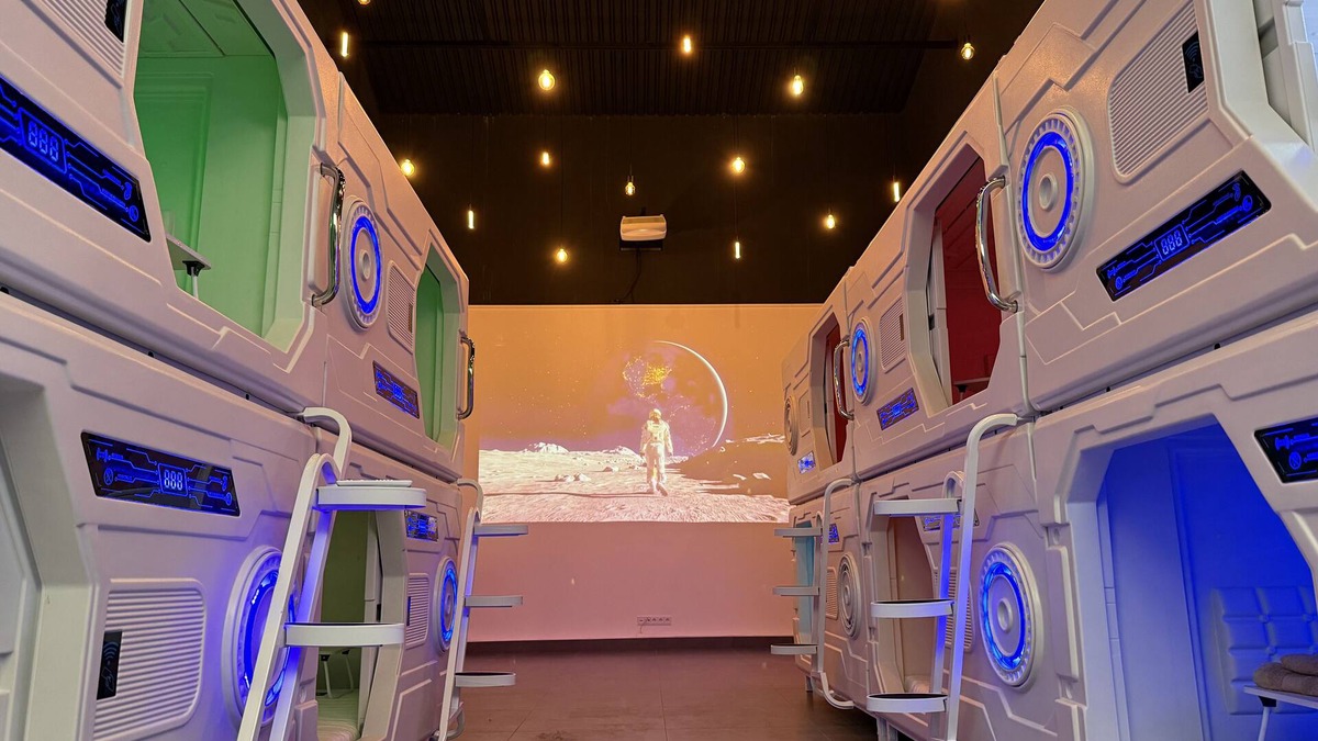 Bergen Villa | LUXUS Space Capsules Adventure Sport & Spa, Lüneburg Heath Soccer Tennis Squash