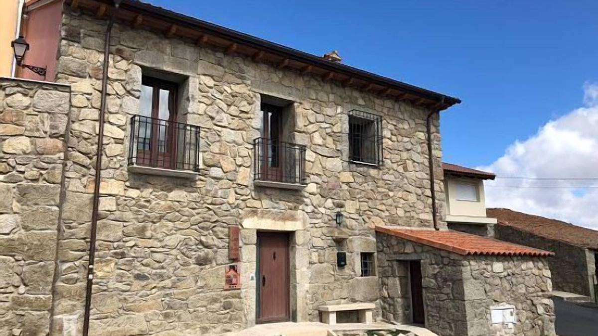 San Martin del Pimpollar Cottage | Luz de Gredos cottage for 8 people