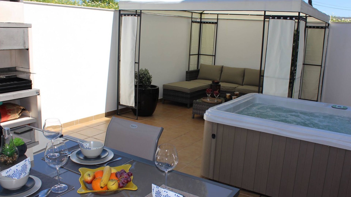 Luz de Tavira Apartment | "Luz House" charming apartment with Jacuzzi