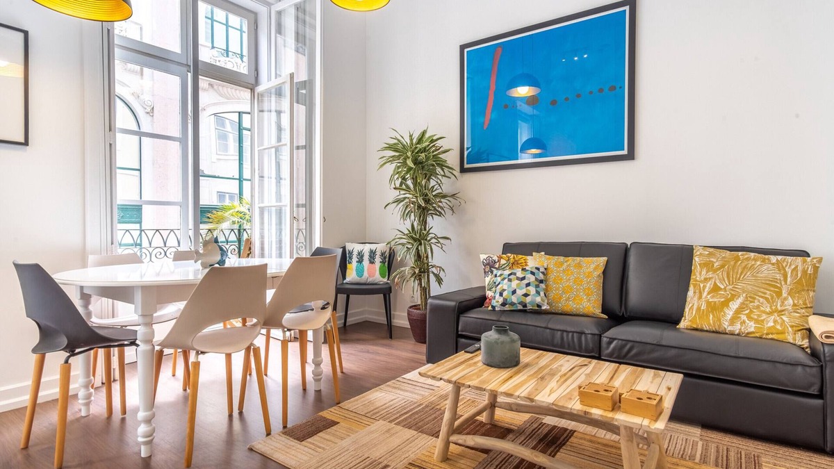 Sacramento Apartment | LV Premier Chiado CH9- elevator, balconies, center