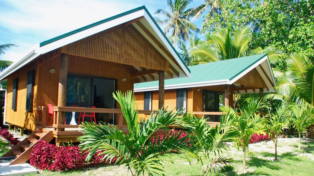 Tapere of Titikaveka House | Lyas Bungalow1 - The best snorkeling across the road