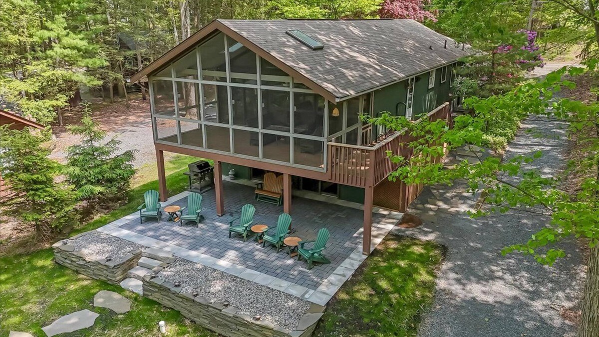 Tafton Ski Chalet | Lyndale - Unbelievable Lakefront Beauty - 5 bedrooms