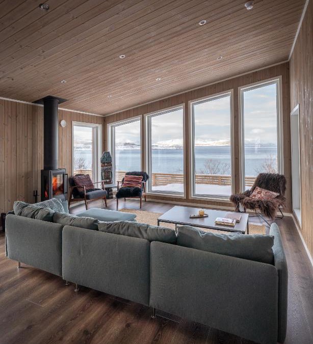 Lyngen House | Lyngen Alps Panorama
