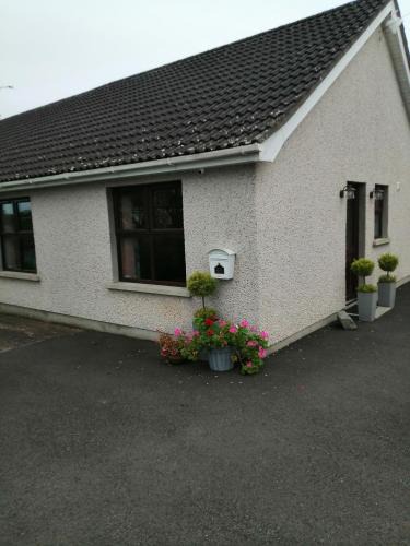 Antrim Apartment | Lynn's Lodge, International Airport 15mins