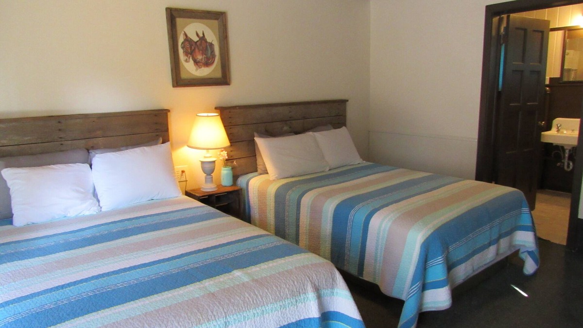 Almo Hotel | Lynnhurst Resort Motel #6 - Dog Friendly - Jet ski Rentals on Site