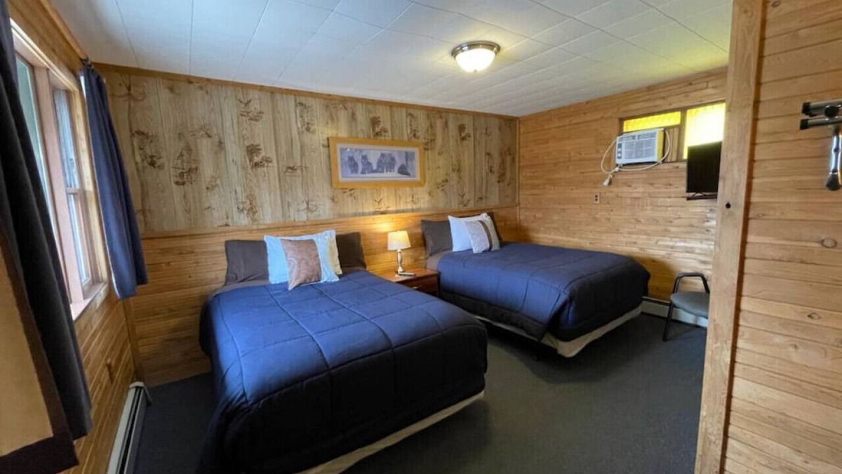 Onaway Cabin | Lyons in Onaway - 2 Full Beds - Room 9 - Sleeps 4