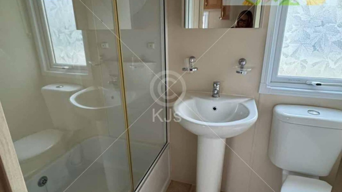 Towyn House | Lyons Winkups Holiday, 4 bedrooms - sleeps 10 pet friendly, large decking area