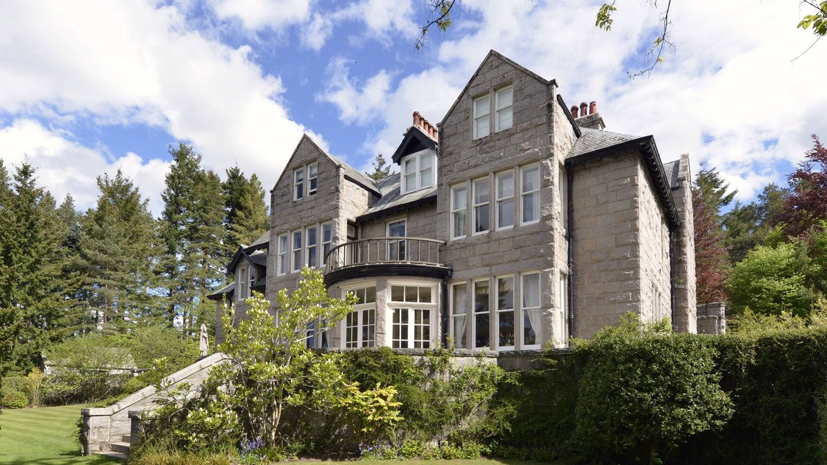 Aboyne House | Lys-Na-Greyne Country House