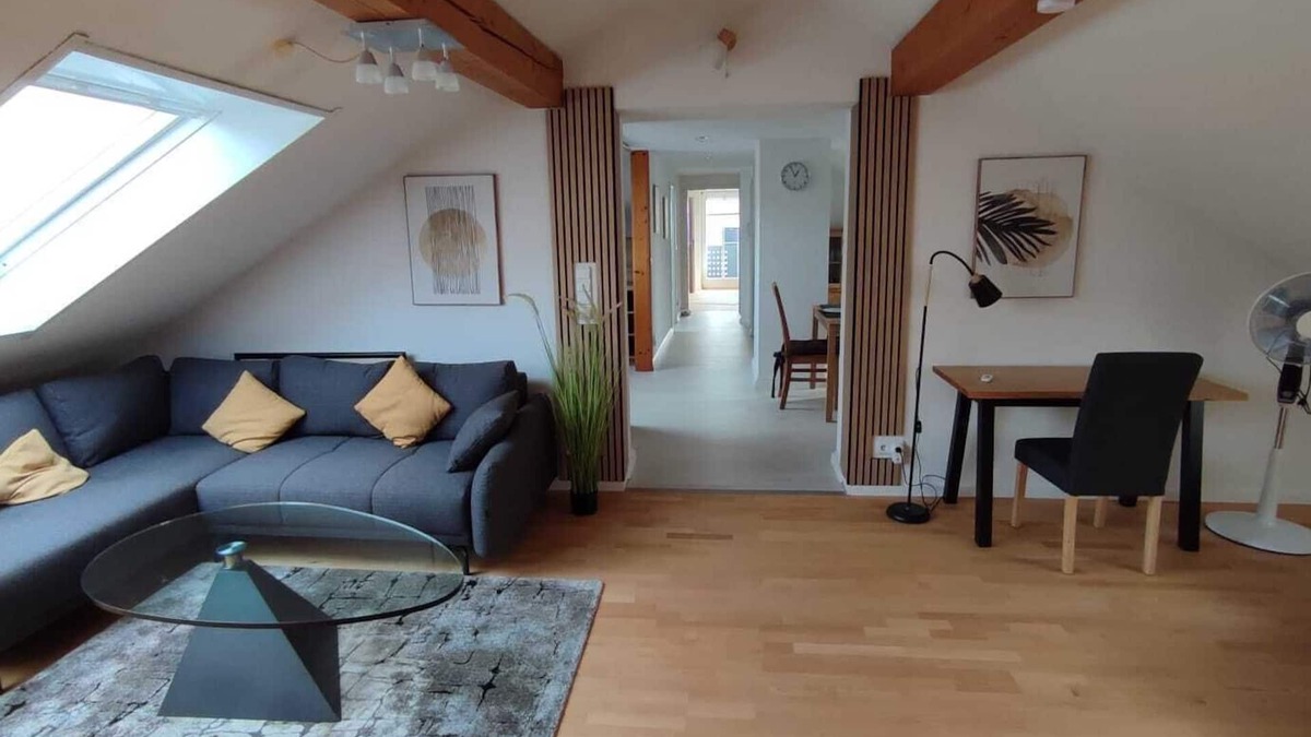 Hofheim in Unterfranken Apartment | Möbilierte Renovierte Ferienwohnung mit Balkon