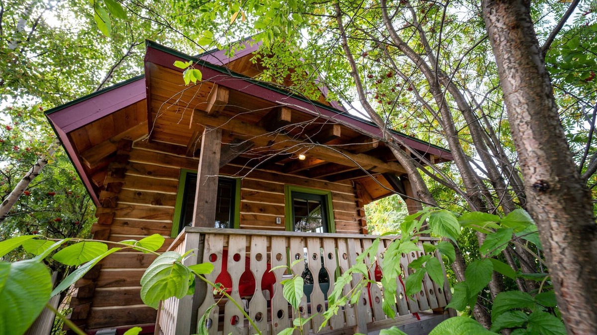 Grand Marais Cottage | Mökki: Dovetail Log Cabin Downtown