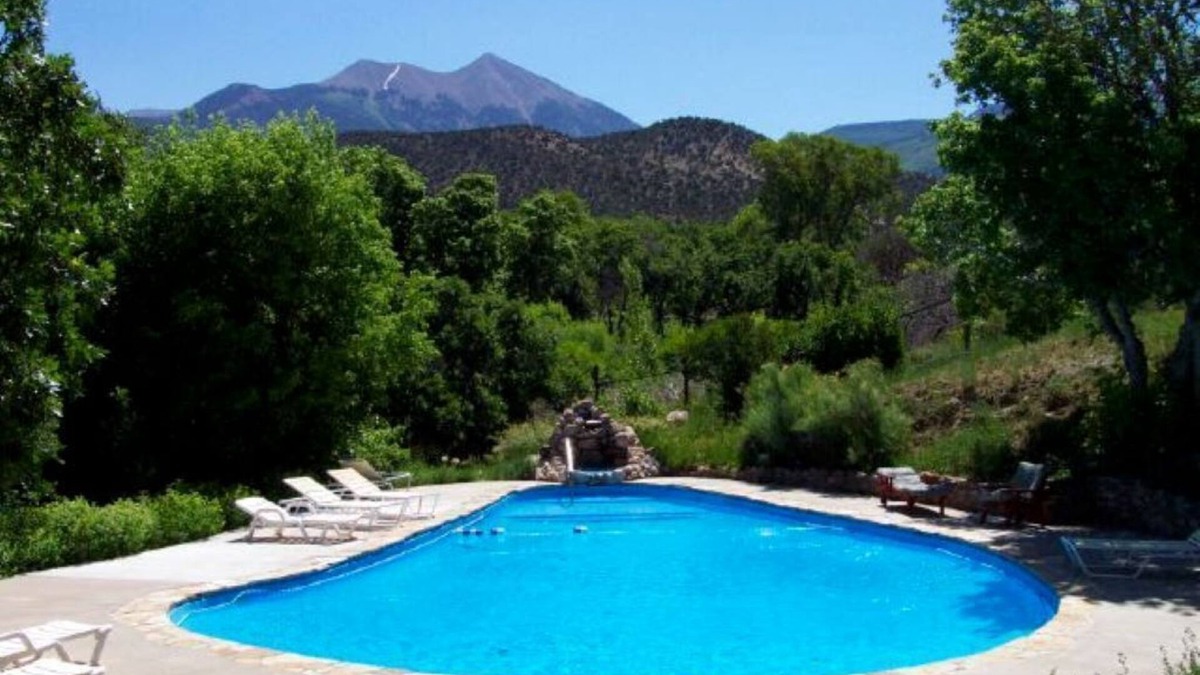 Spanish Valley Cabin | M-4 Cabin - Accommodates up to 6 and is pet friendly.