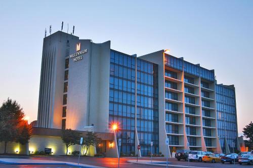Cheektowaga Hotel | M Hotel Buffalo