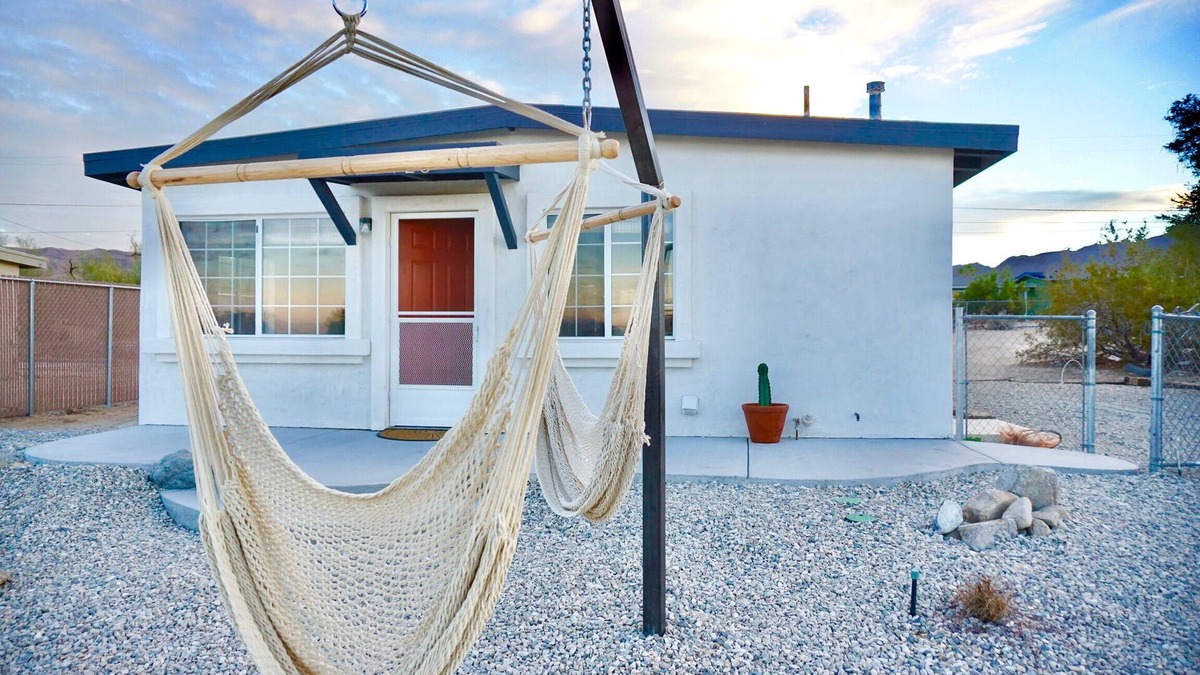 Twentynine Palms House | M&L Desert Cottage - 3 miles from the North entrance of Joshua Tree!