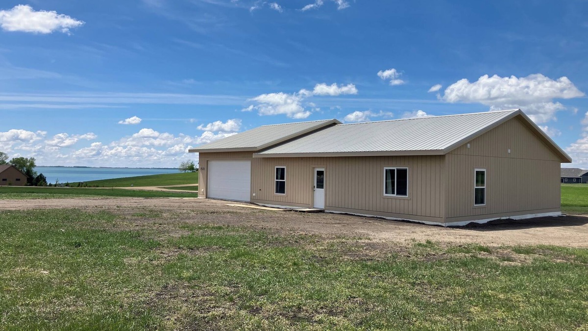 Waubay House | M&N Lodge located near Grenville on Beautiful Waubay Lake