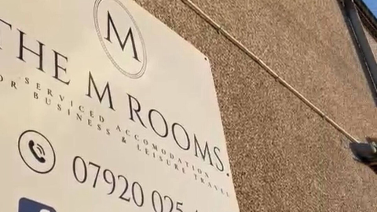 Shotts Apartment | M Rooms @ 156. Entire Flat