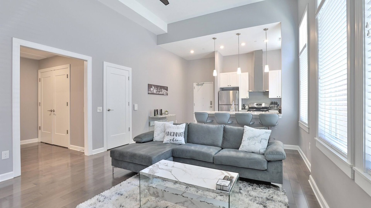 Over-the-Rhine Condo | *m0dernLUX ~New~ OTR condo *Park ONsite*