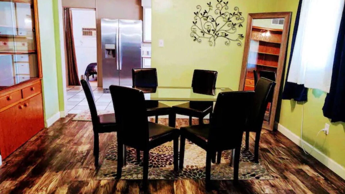 Carlsbad House | (M1) Enchanted Getaway ☀ 3-Mins Walk To River❣