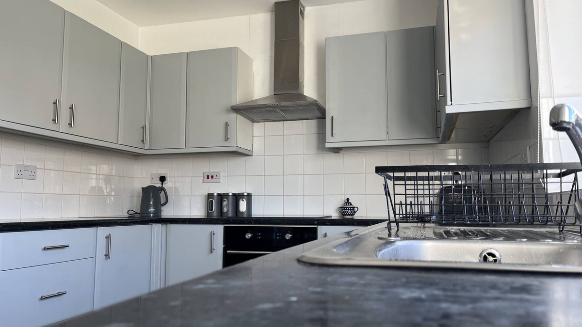 Sutton-in-Ashfield House | M1 Link 3 bed house up to 5 ppl parking,wifi